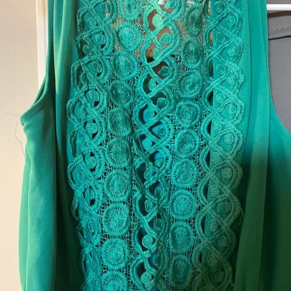 Doe&rae Green Mid Length Dress Size M Soft Back Accent EUC - Picture 3 of 5